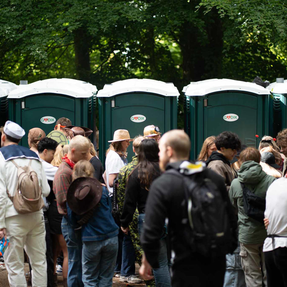 Lad med 14 toiletkabiner - Løse toiletter med tank