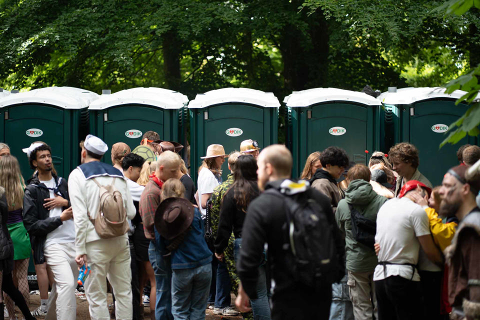 Lad med 14 toiletkabiner - Løse toiletter med tank