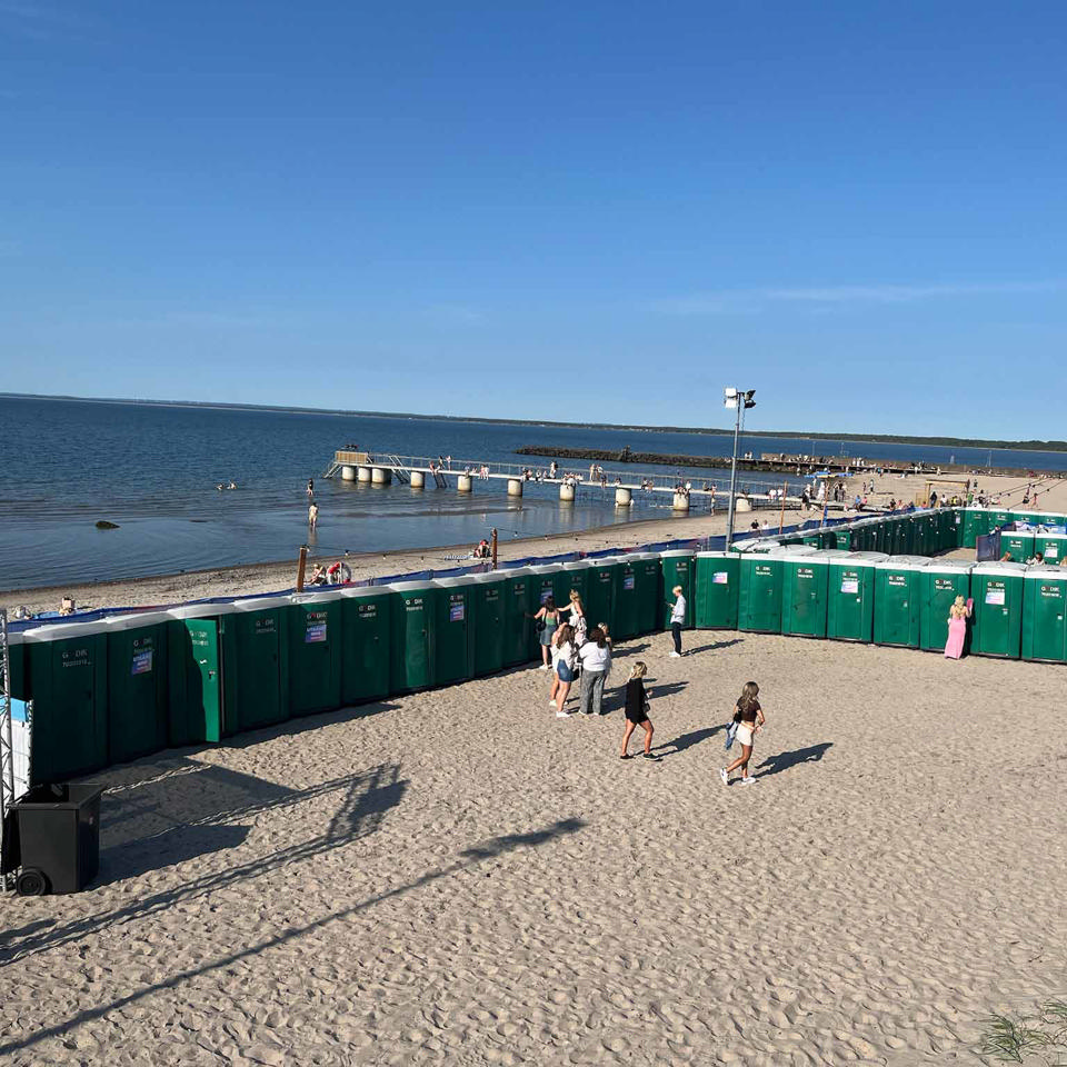 Lad med 14 toiletkabiner - Løse toiletter med tank