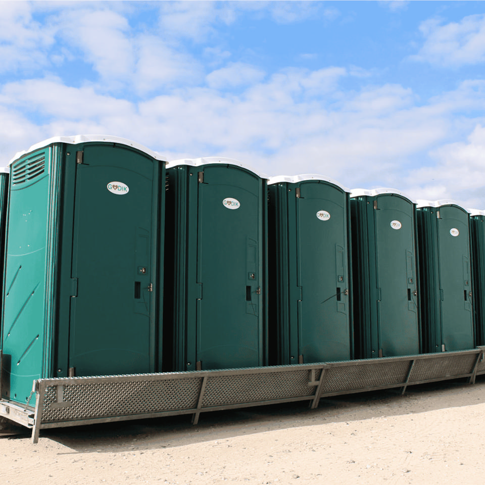 Lad med 14 toiletkabiner - Løse toiletter med tank