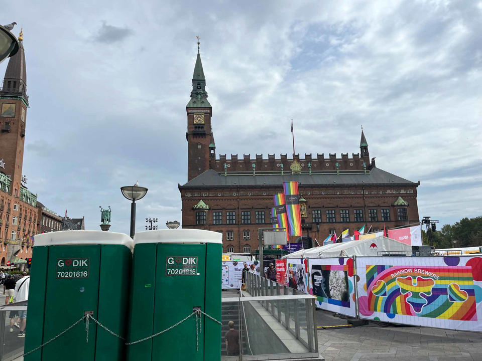 2 toiletter på trailer m. håndvask - Løse toiletter med tank