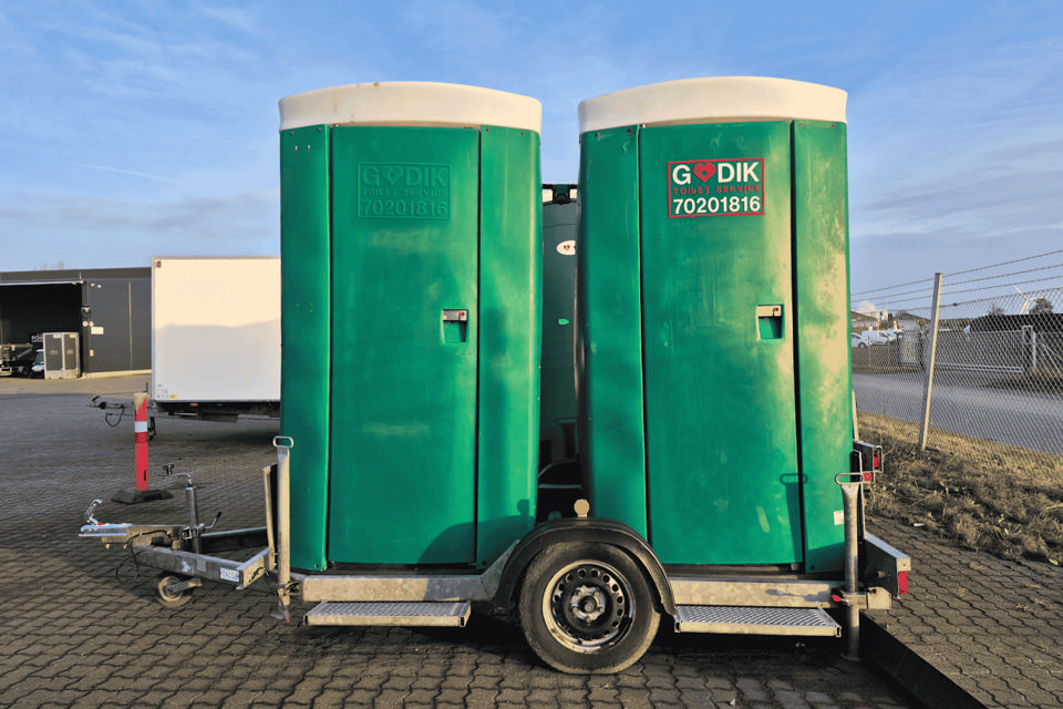 2 toiletter på trailer m. håndvask - Løse toiletter med tank