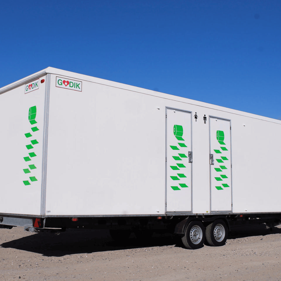 Luksus toiletvogn med 7 toiletter og 2 urinaler - Toiletter med skyl