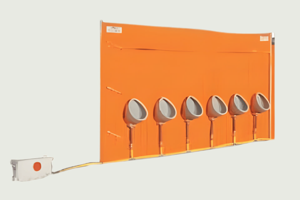 6 urinaler på hegn med afløbsslange - Urinaler