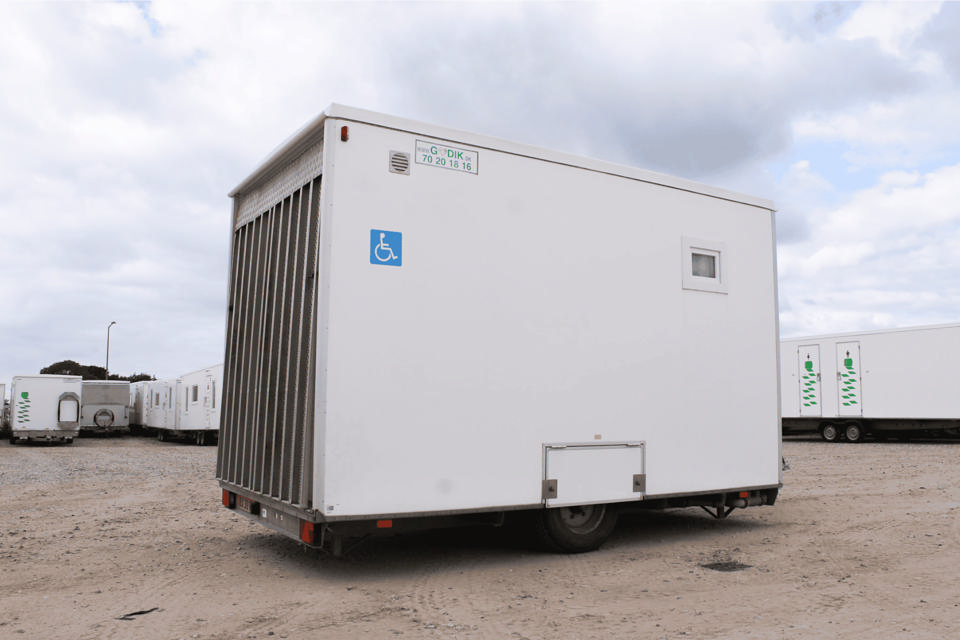 Handicap toilet m. travers lift - Pusle- og Handicaptoiletter