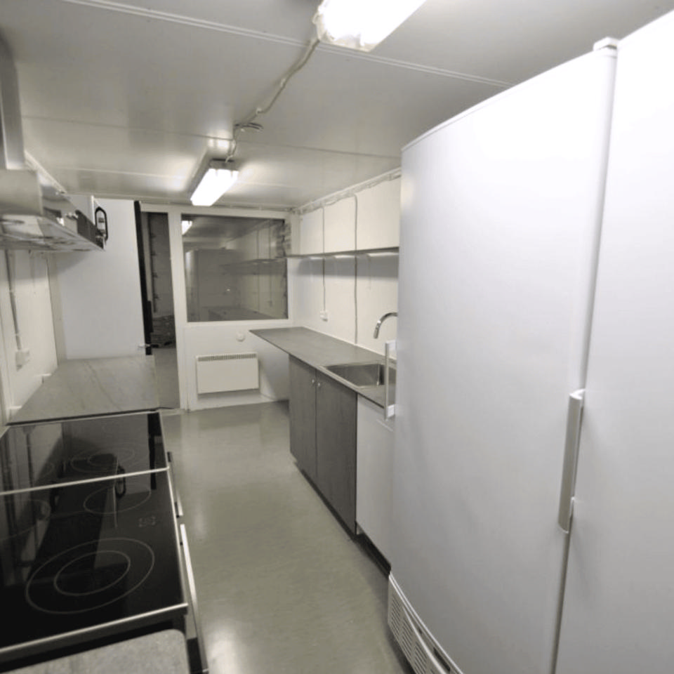 Køkkencontainer m/køl og frys - Køkken- og kantinevogne