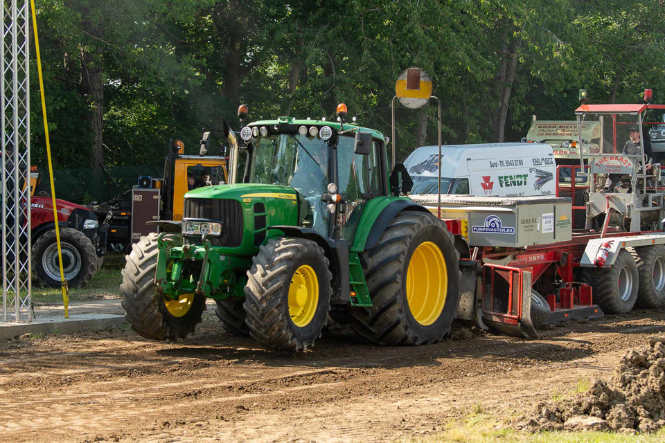 John Deere traktor 3720 - Maskiner & Kørsel