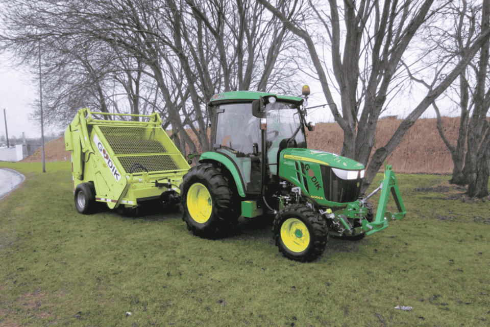 Affaldsopsamler med traktor - Affaldshåndtering