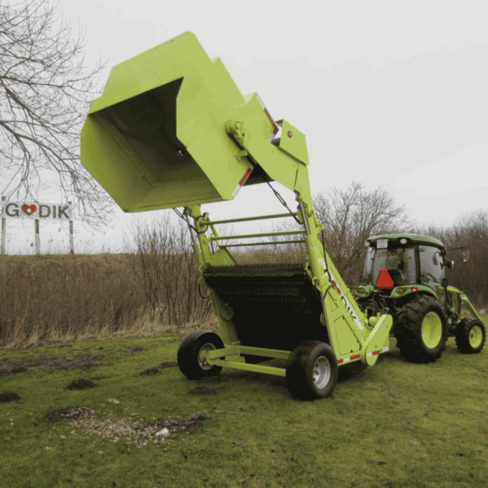 Traktor med affaldsopsamler - Maskiner & Kørsel