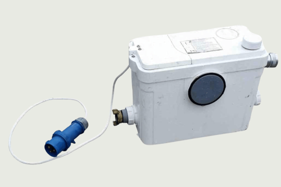 Afløbspumpe med kværn - Slanger og pumper