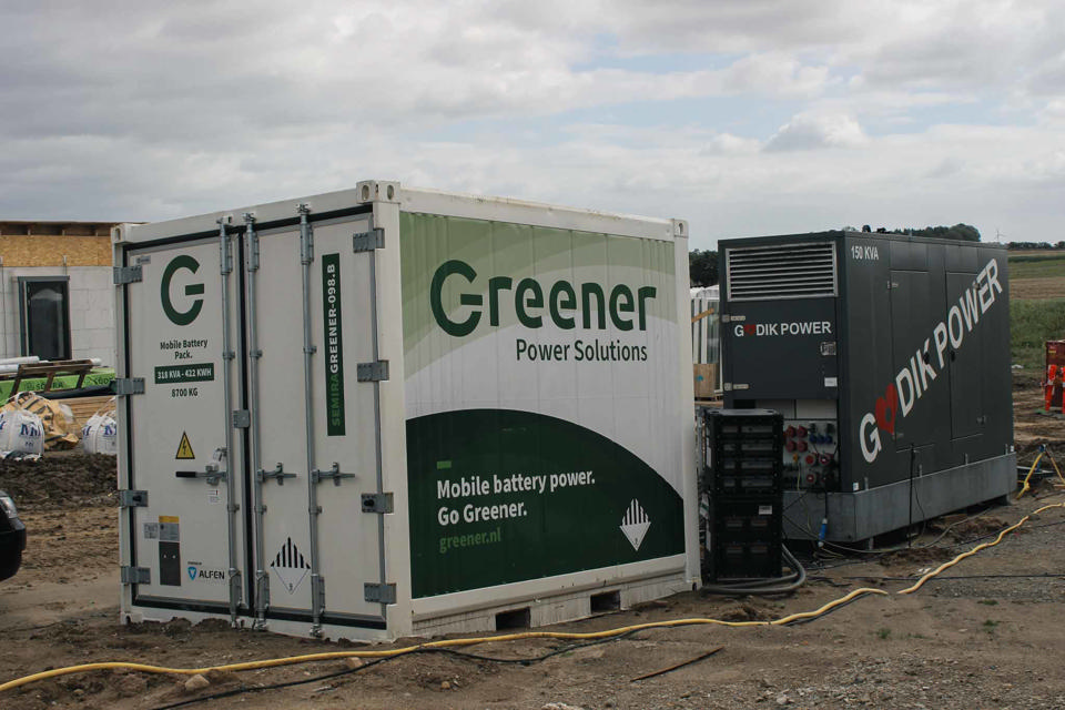 Godik generator og batteri forsyner en byggeplads med strøm