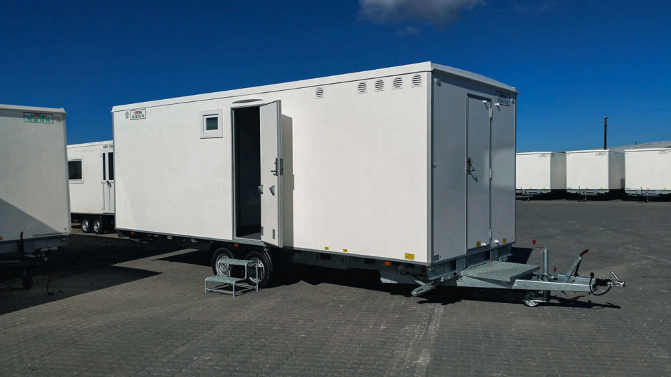 En Godik miljøvogn på en parkeringsplads