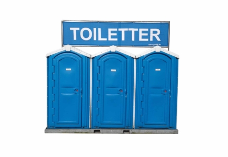 6-toiletter-på-ramme-med-toiletbanner